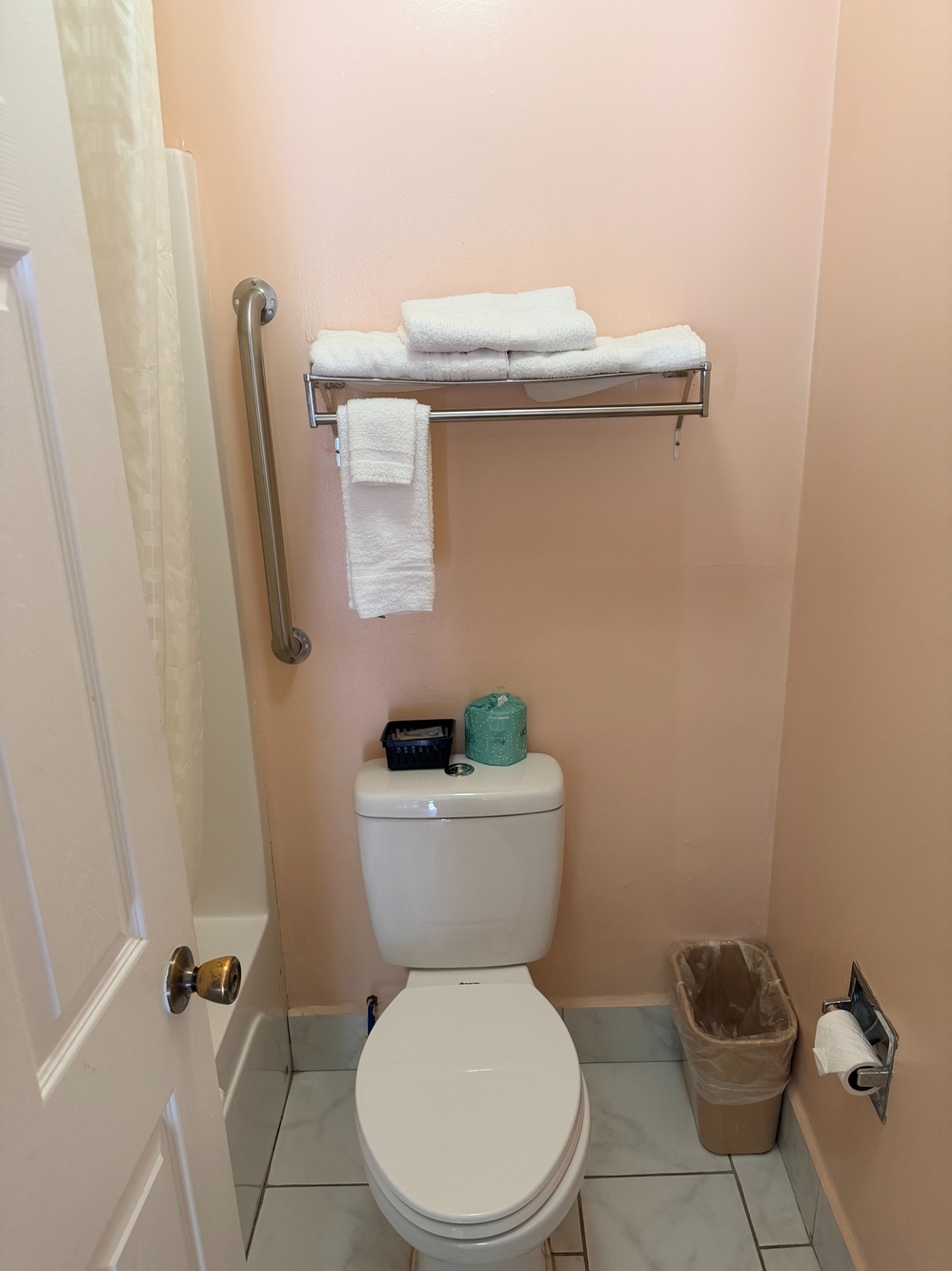Economy Inn Sylva - Bathroom