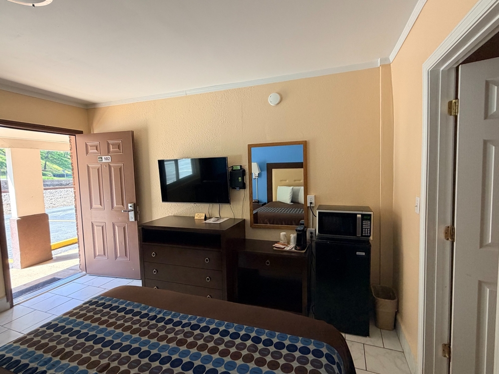 Economy Inn Sylva - Bedroom
