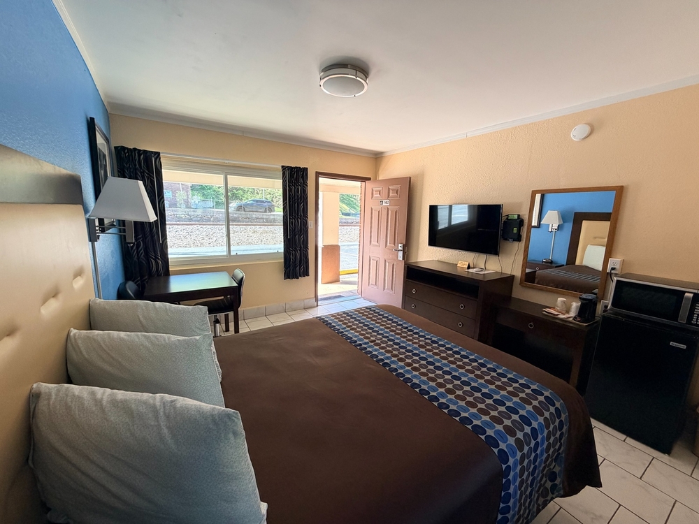 Economy Inn Sylva - Bedroom