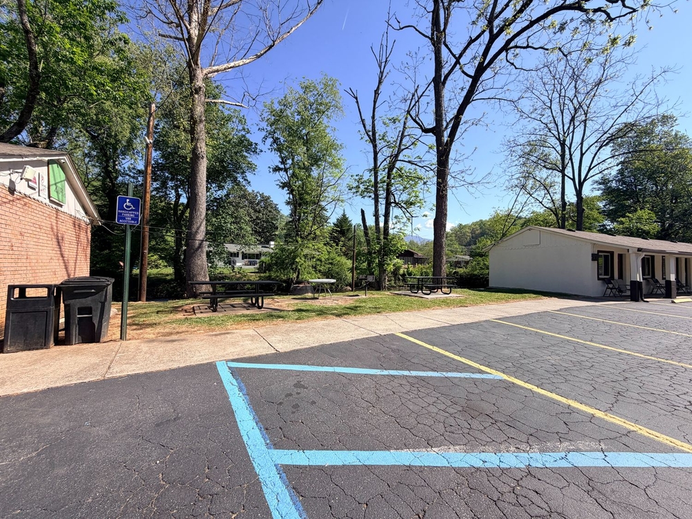Economy Inn Sylva - Exterior