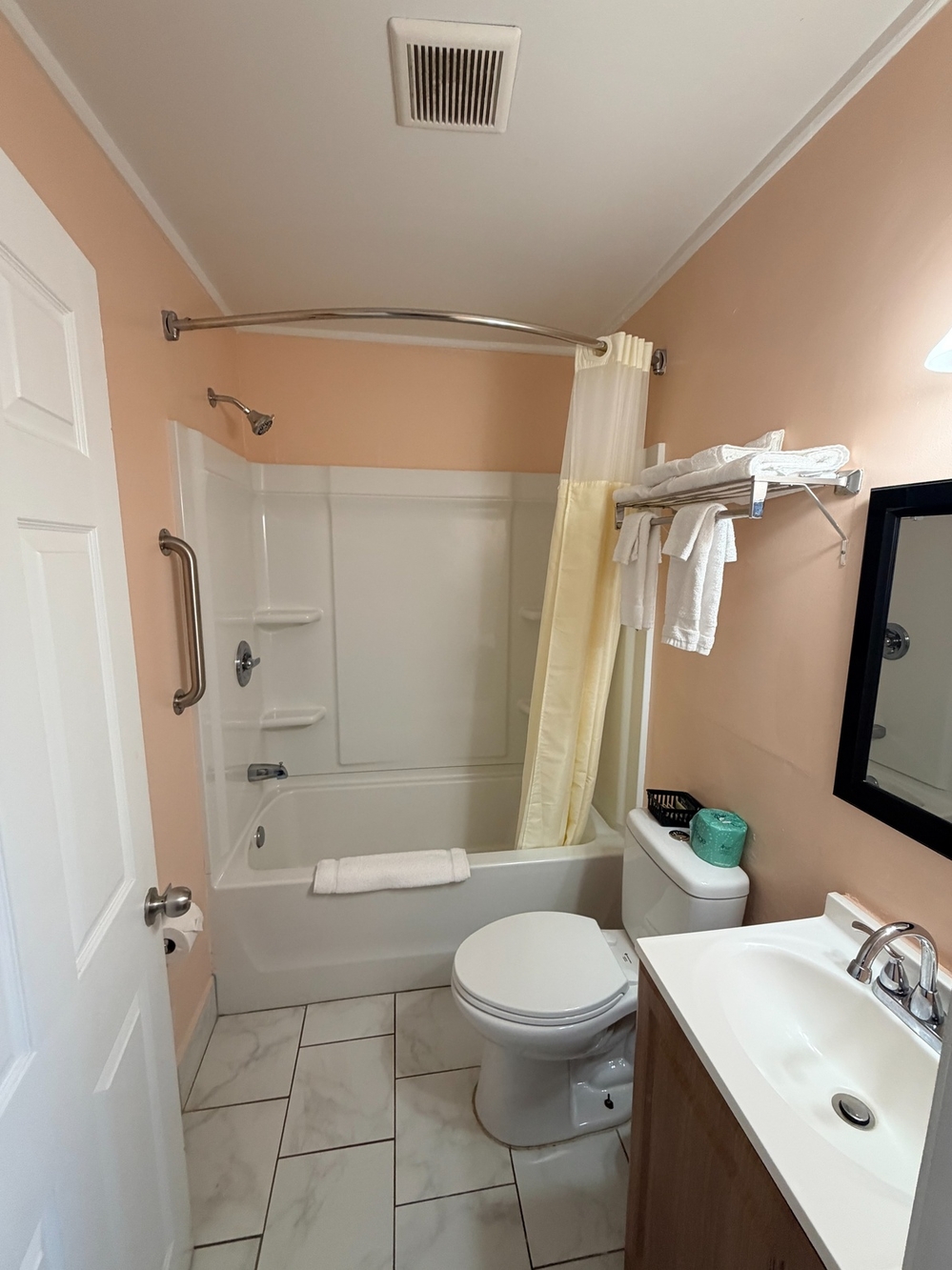 Economy Inn Sylva - Bathroom