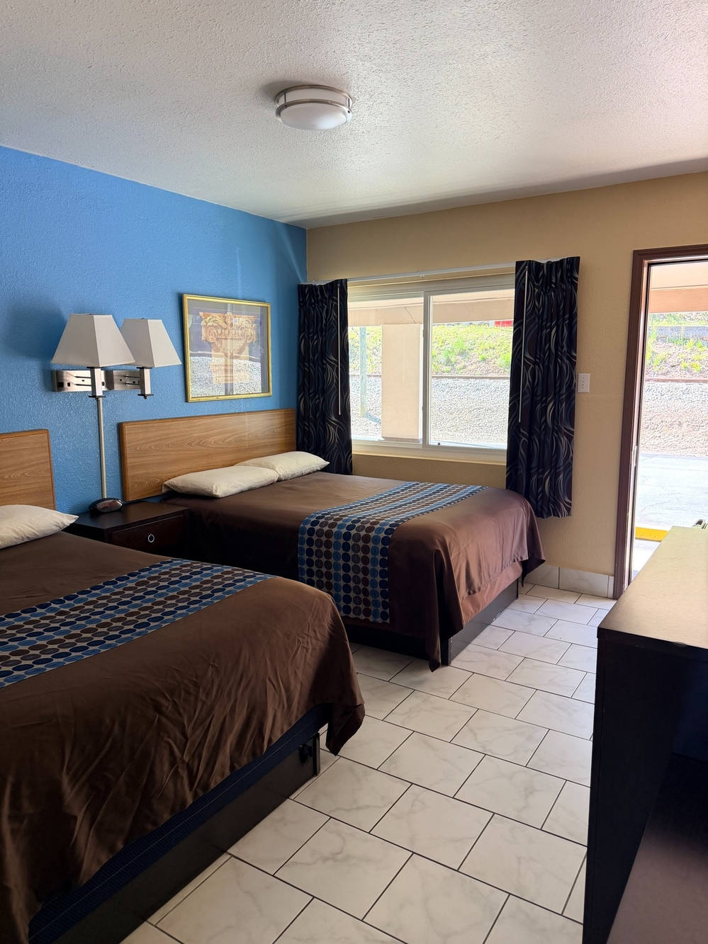 2 Double Bed Standard with Shower and Tub (Non-Smoking)