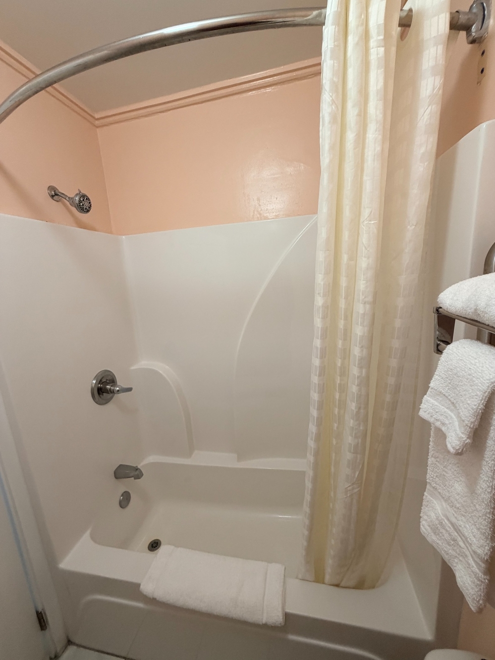 Economy Inn Sylva - Bathroom