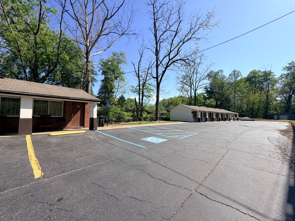 Economy Inn Sylva - Exterior