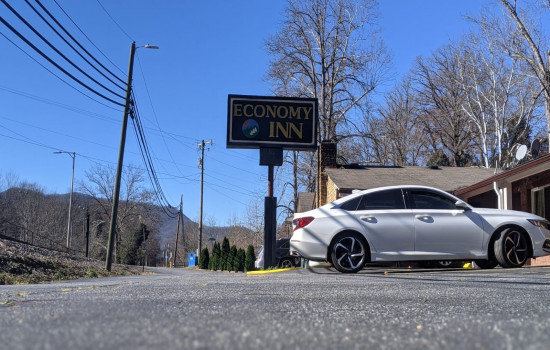 Economy Inn Sylva - Hotel Entrance